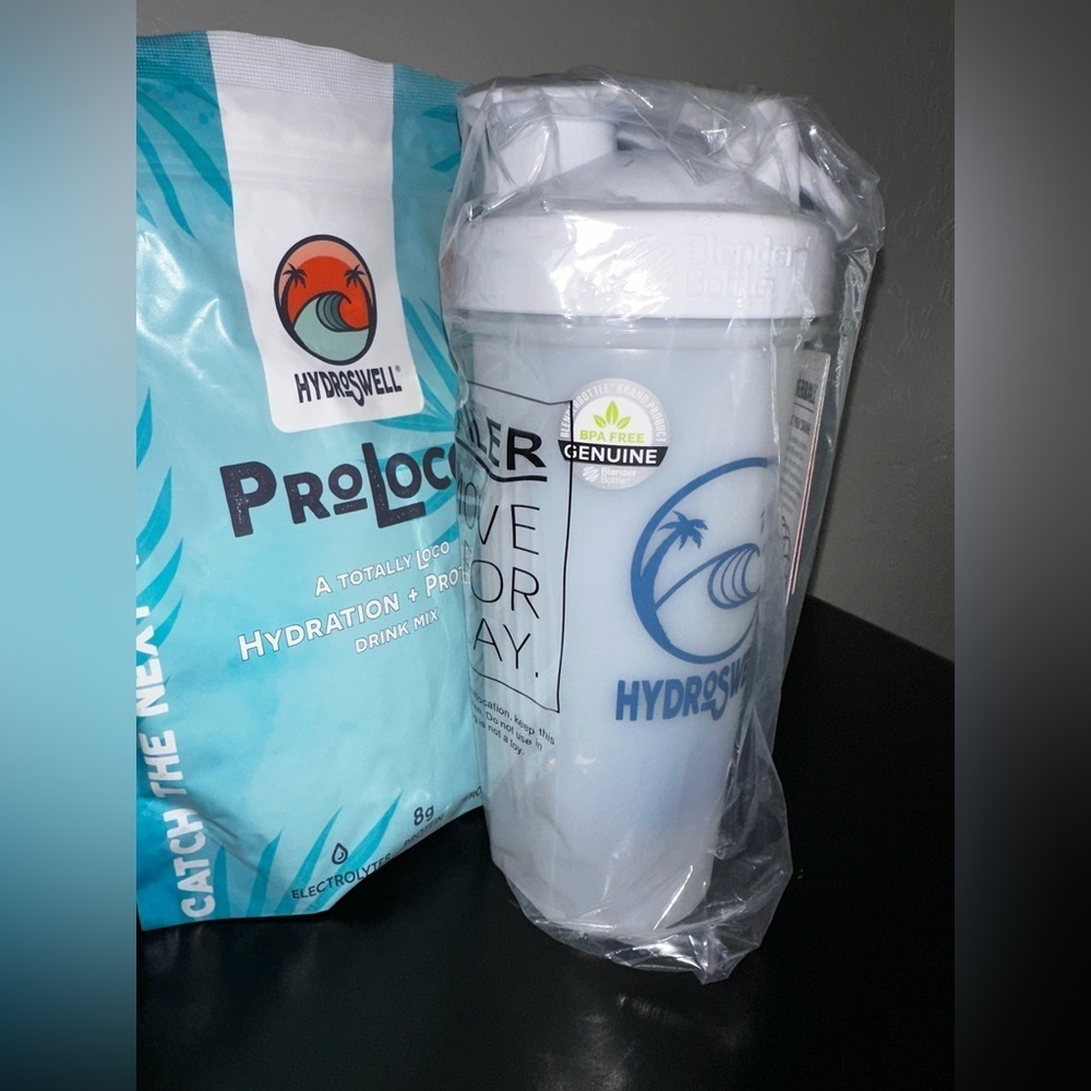 FREE WITH BUNDLE NWT Blender Bottle Classic 28 Oz Hydroswell​​ - Picture 2 of 3
